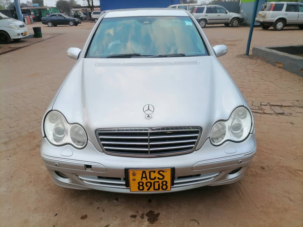 A picture of Mercedes Benz C200