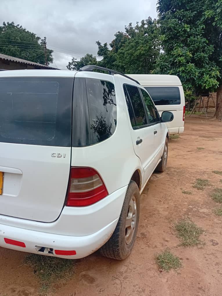 A picture of Benz ML270