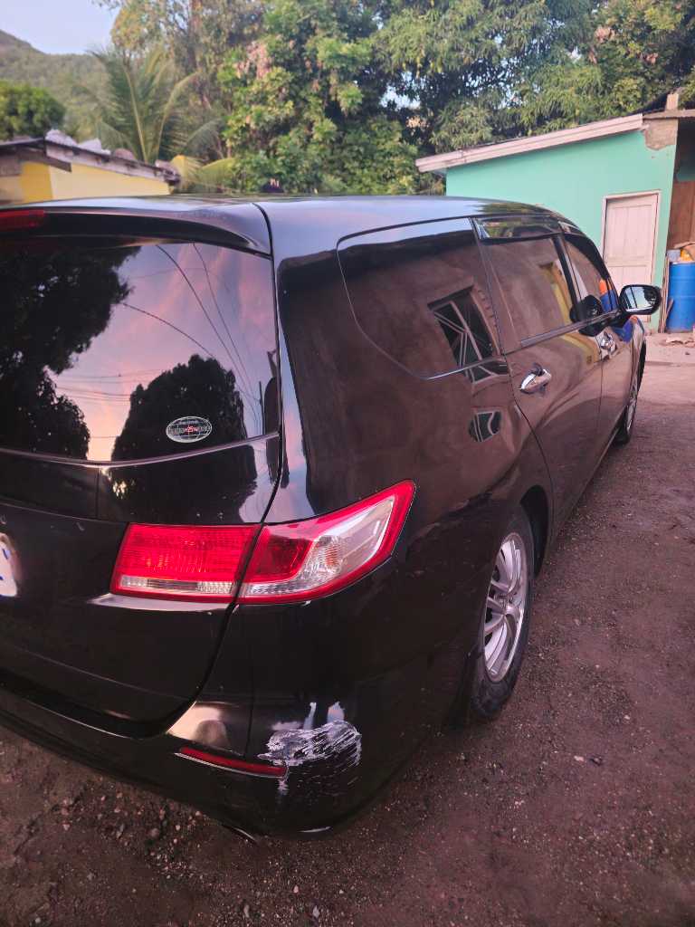 A picture of Honda Odyssey 2011