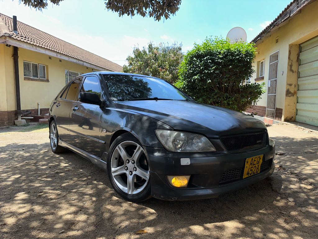 A picture of Altezza 4 Cylinder Automatic . 3500USD Neg 0772366924 .