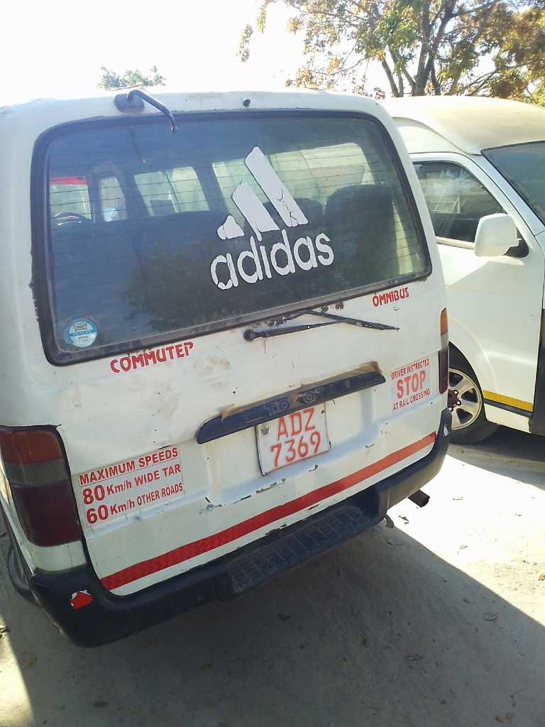 A picture of Hiace good as new all road paper available . Zinara