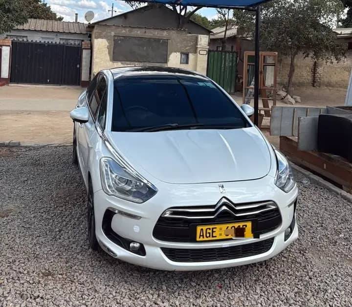 A picture of Citro n DS5 Hatchback 