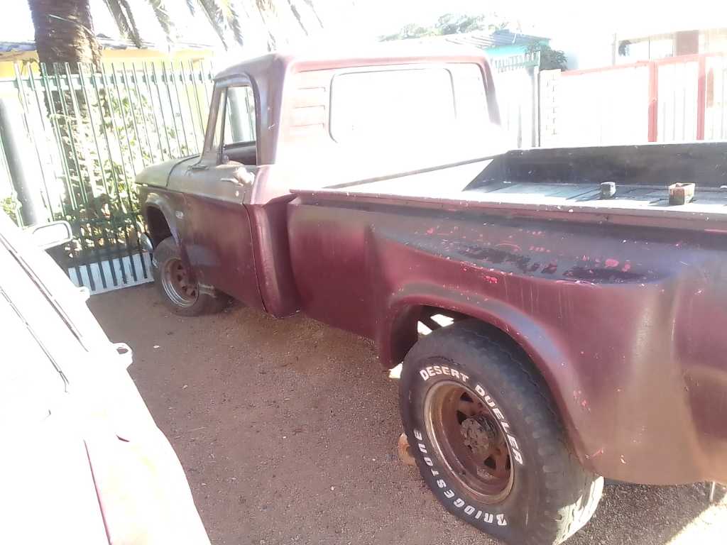 A picture of Dodge d200 pick up truck 