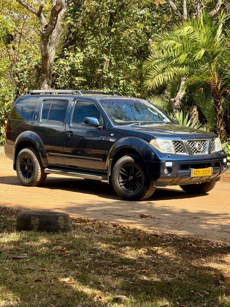 A picture of Nissan Pathfinder Aventura