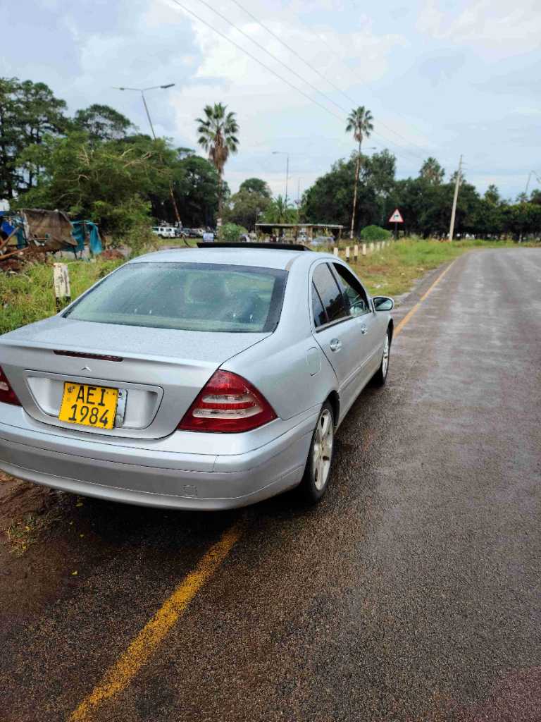 A picture of Mercedes Benz C240
