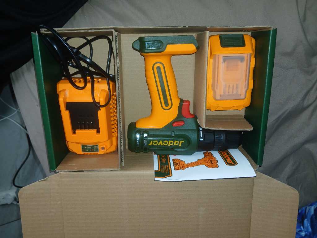 Jadever 20V cordless drill
