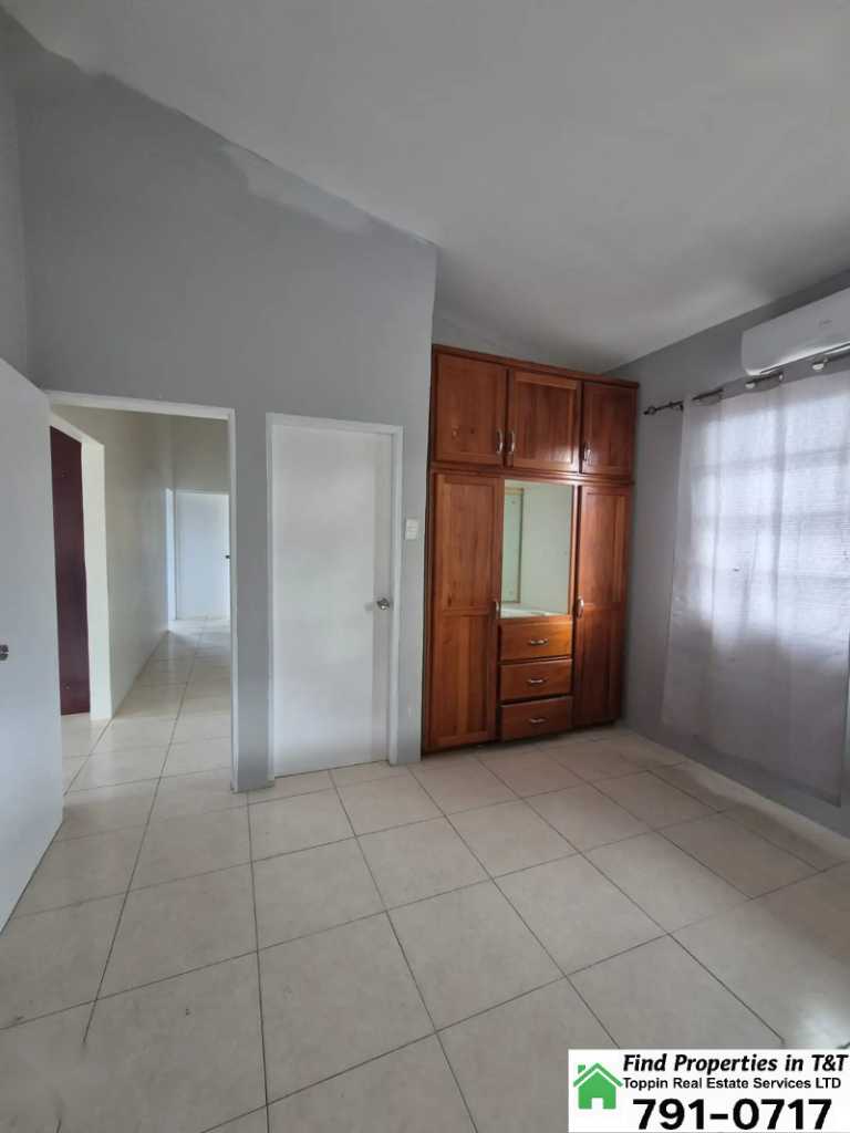 A picture of Modern 3 Bedroom Upstairs Apartment in Santa Cruz Only 5