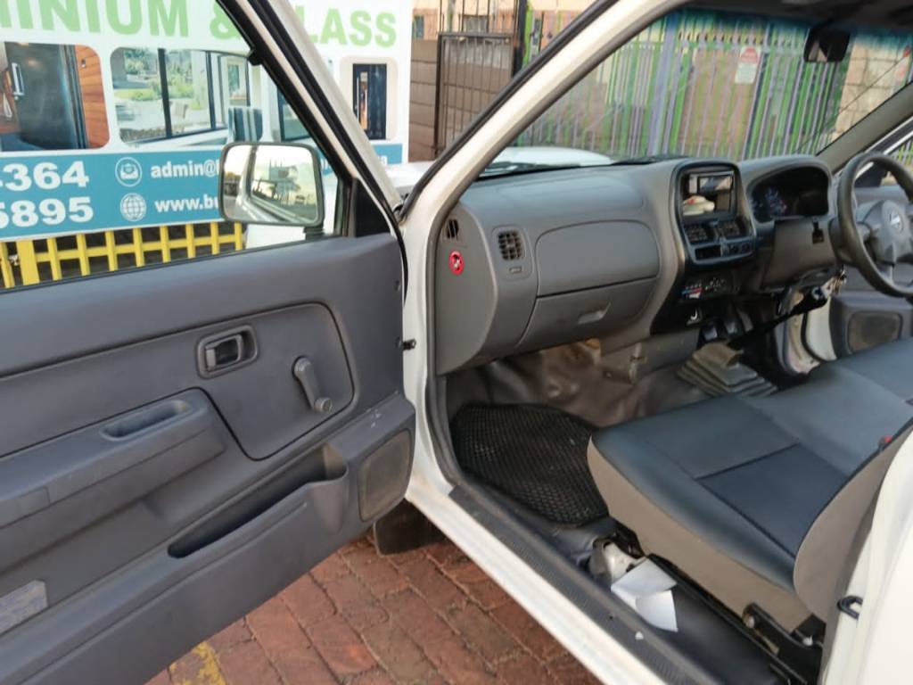 A picture of Nissan Np300