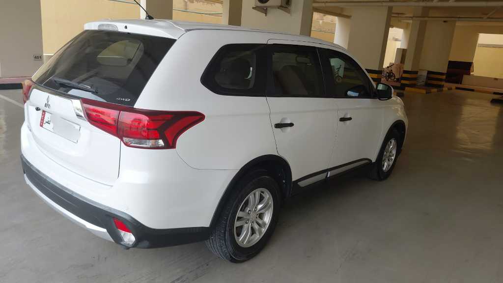 A picture of Mitshibishi outlander 2016