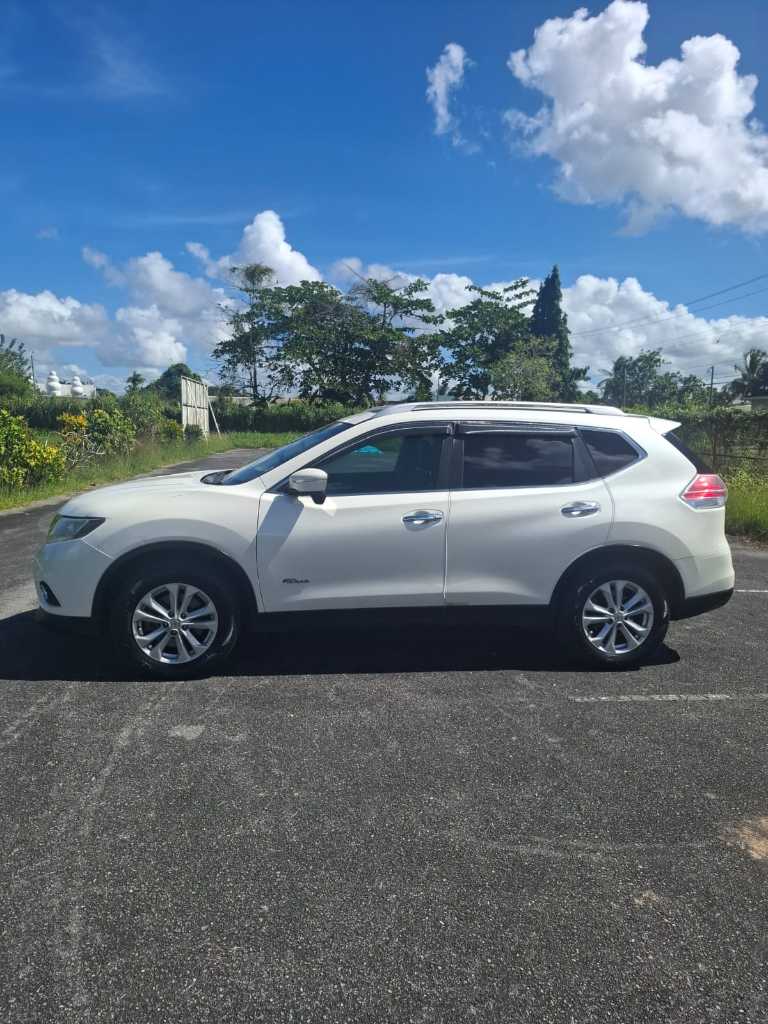 A picture of NISSAN XTrail 2017 Hybrid