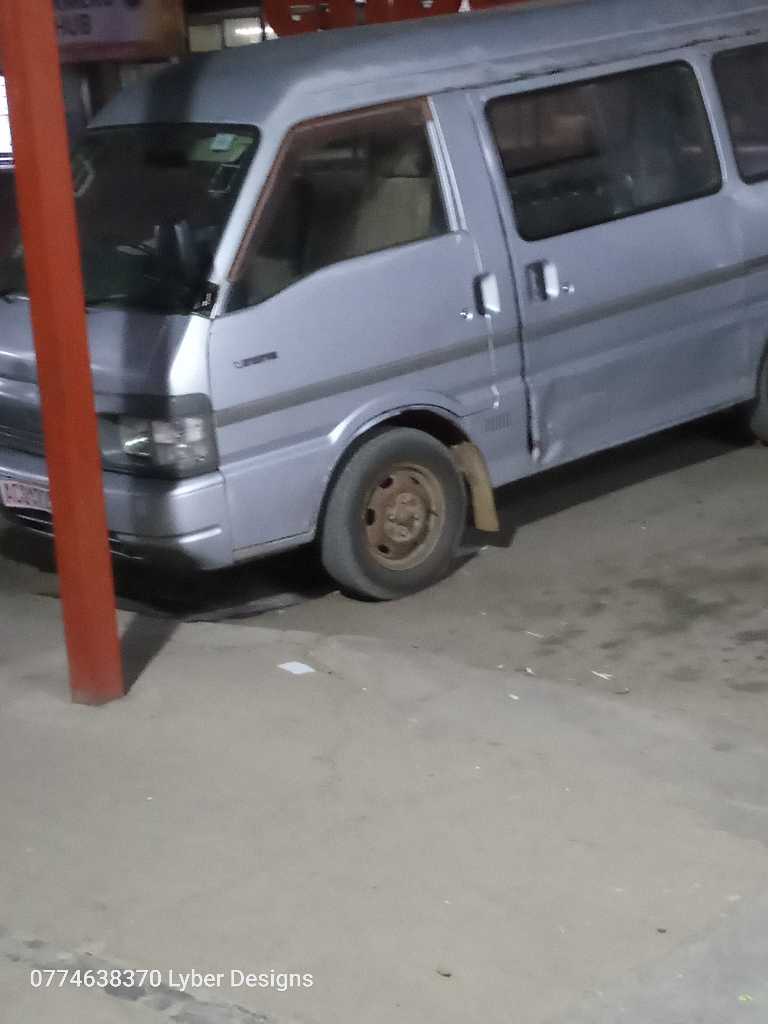 A picture of Nissan vannete 
