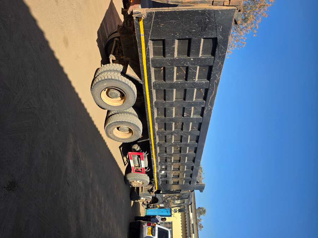 A picture of Howo 40ton tipper truck