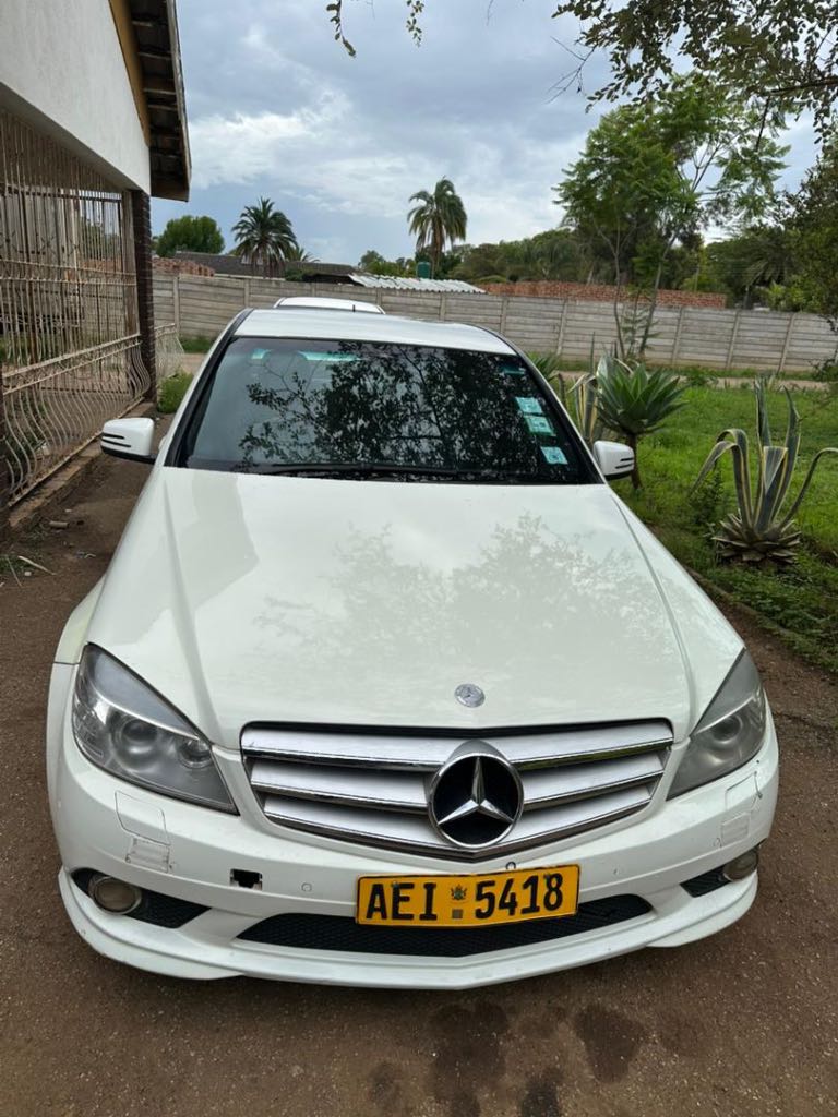 A picture of For sale is a Mercedes Benz C200 271 engine neat
