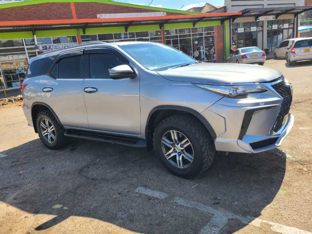 A picture of Toyota Fortuner GD6 Automatic 2.4L 2017 Make 