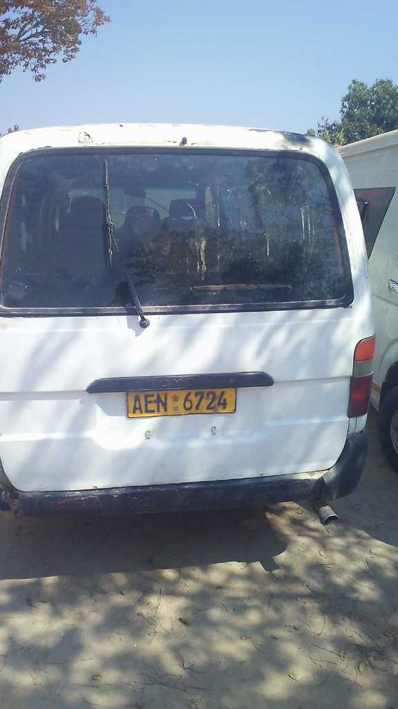 A picture of  3l hiace good shortbase