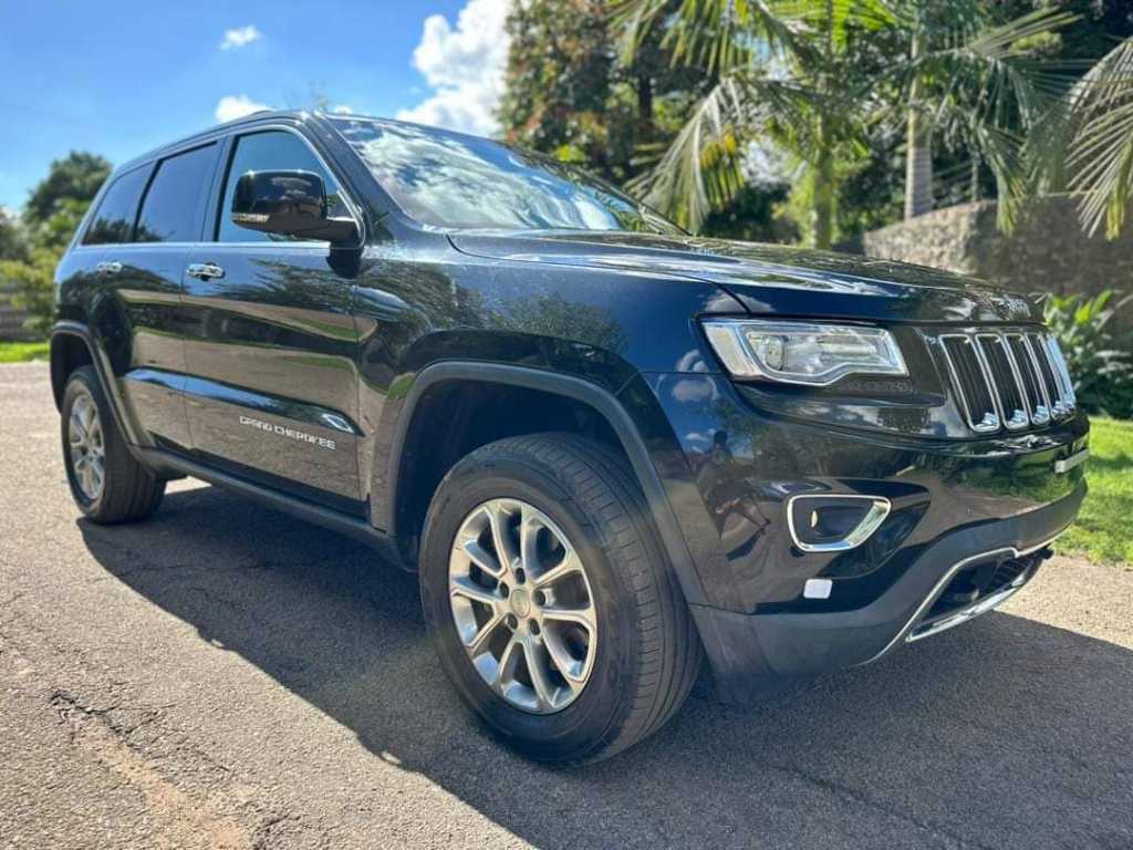 A picture of JEEP GRAND CHEROKEE 