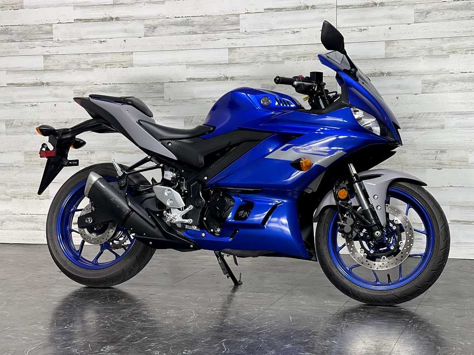 A picture of 2021 Yamaha YZF R3Year 2021 WhatsApp 14099347196