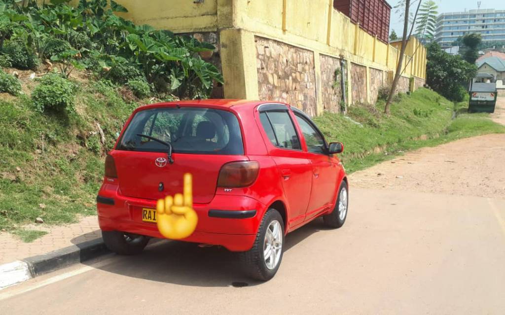 A picture of TOYOTA YARIS 2003
