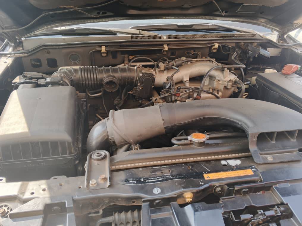 A picture of MITSUBISHI PAJERO V6