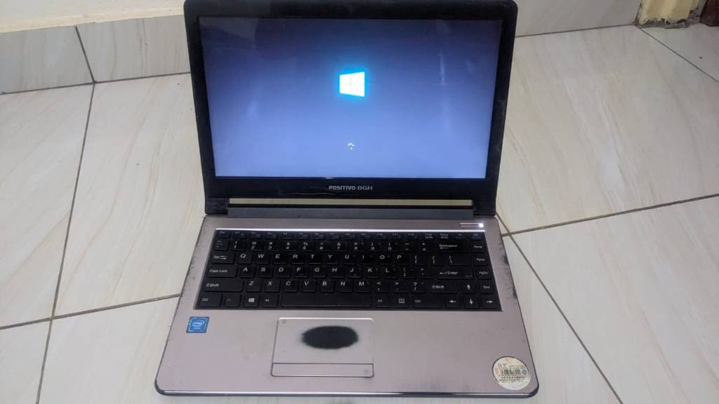 POSITIVO BGH I5 500GB HDD - 4GB RAM