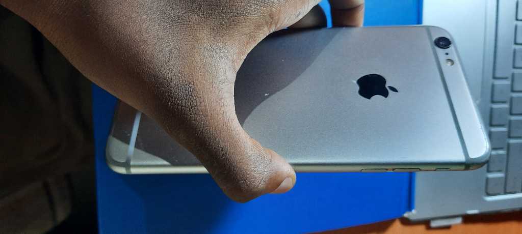 A picture of Iphone 6s Plus