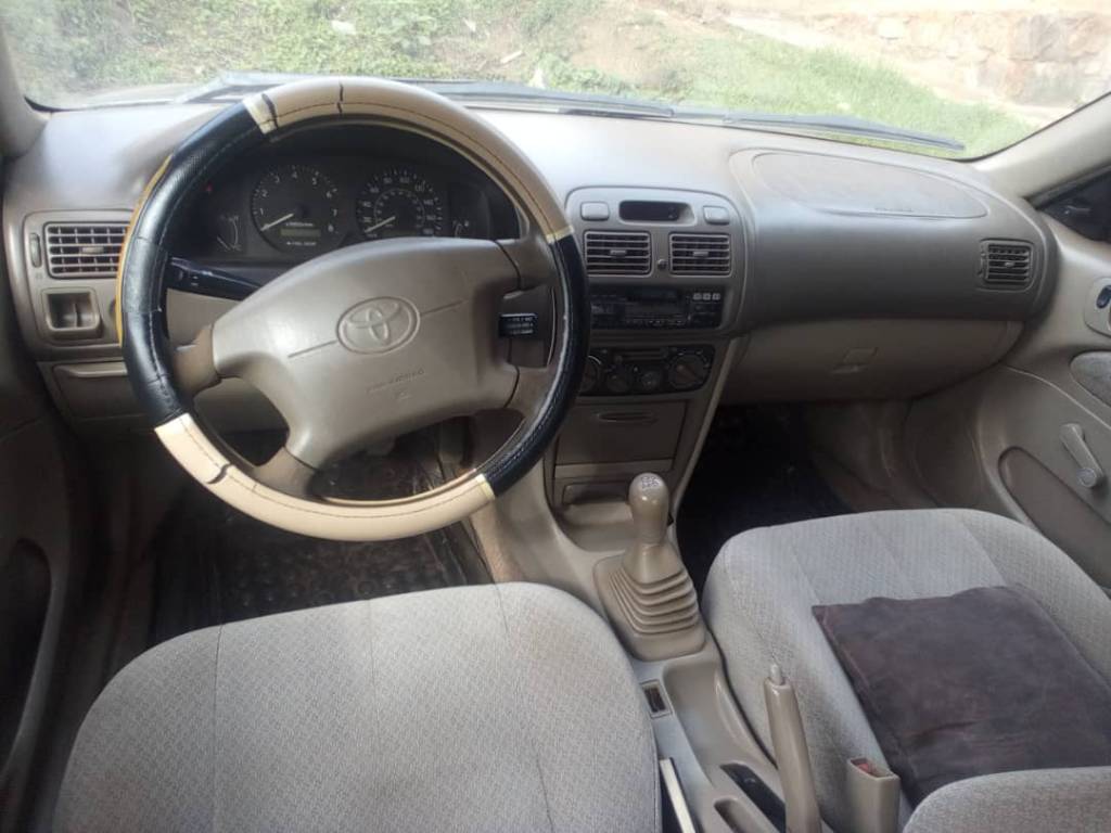A picture of Toyota corolla igurishwa ni imali ni nshya