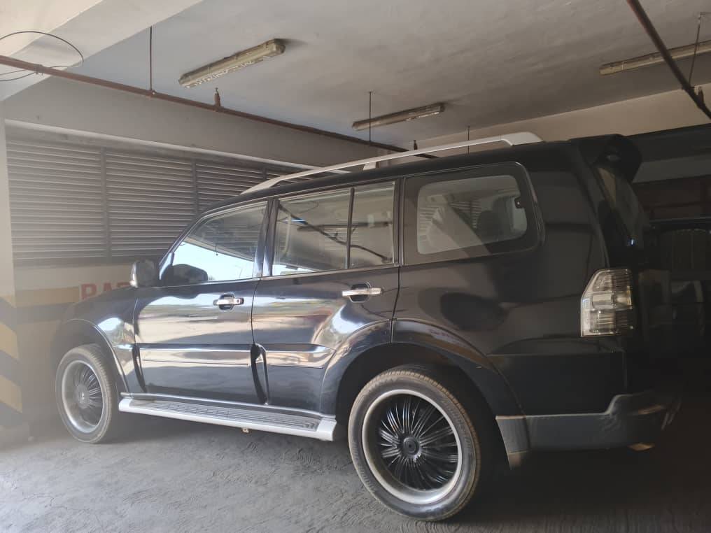 A picture of MITSUBISHI PAJERO