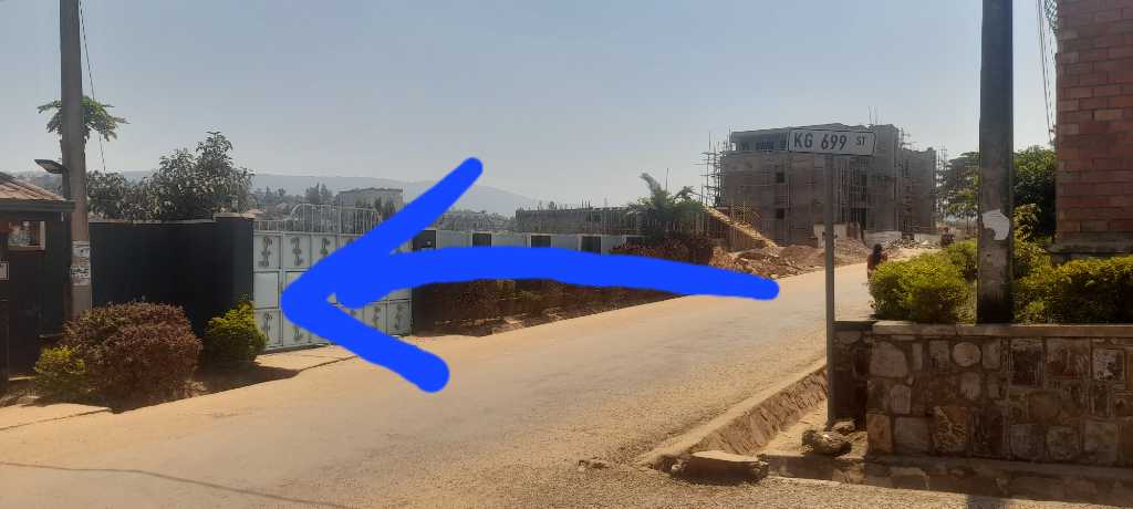 AM SELLING MY RESIDENTIAL HOUSE IN GISOZI-GASAVE ON KG 663 KOUSE NUMBER 12. UPI 01/02/04/01/1517. HTE LOCATION IS DVELOPED WITH TARMAC ROADS