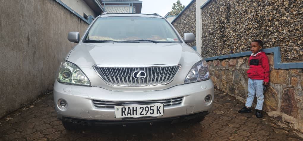 A picture of Toyota Lexus hybrid 