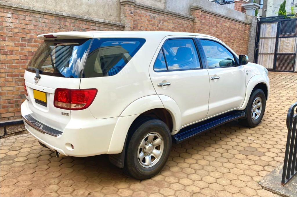 A picture of Toyota Fortuner Car