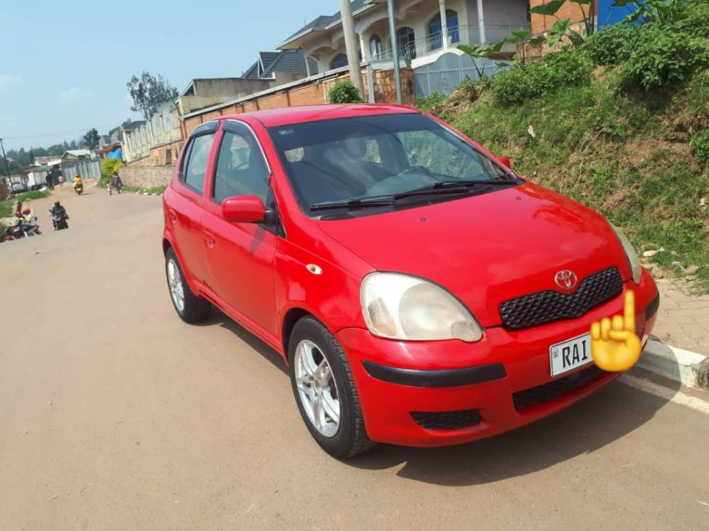 A picture of TOYOTA YARIS 2003