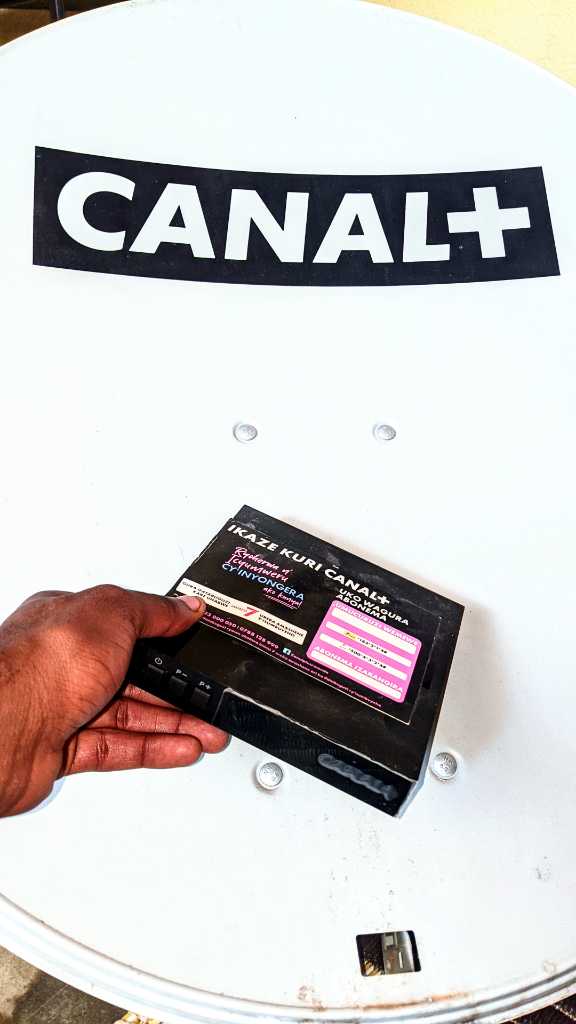 A picture of Quick deal E Stone Smart Tv Sonac speakers and canal