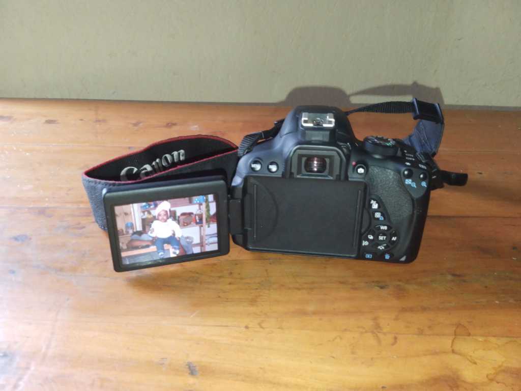 A picture of Camera EOS700 D
