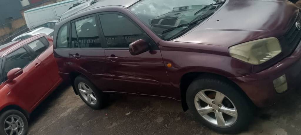 A picture of TOYOTA RAVA 4 ISHAKA 9 000 000 harimo n ibiganiro