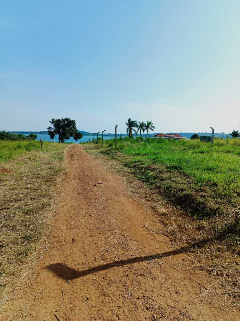 Land for sell on Entebbe Road with Lake view 