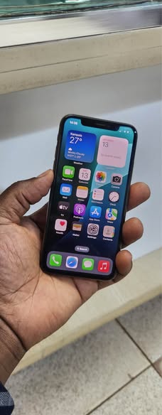 A picture of Clean iPhone XS 64gb no face at only 380k 0756448893