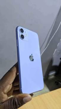 A picture of Iphone 11 plain 64GB