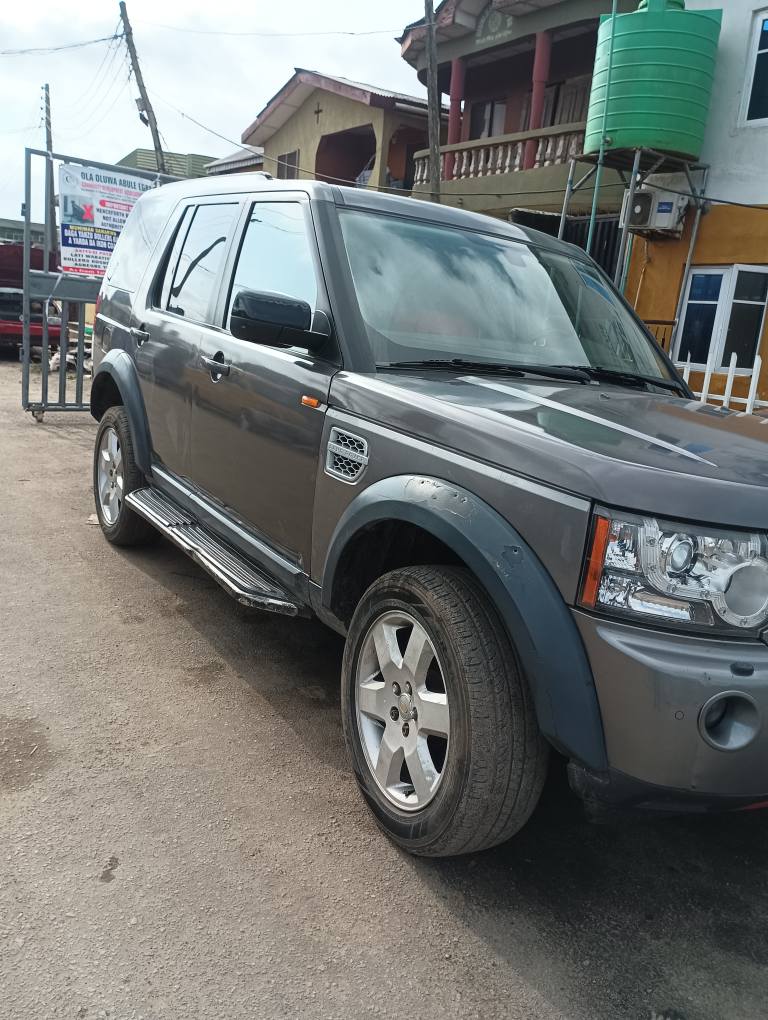 A picture of Land rover LR3