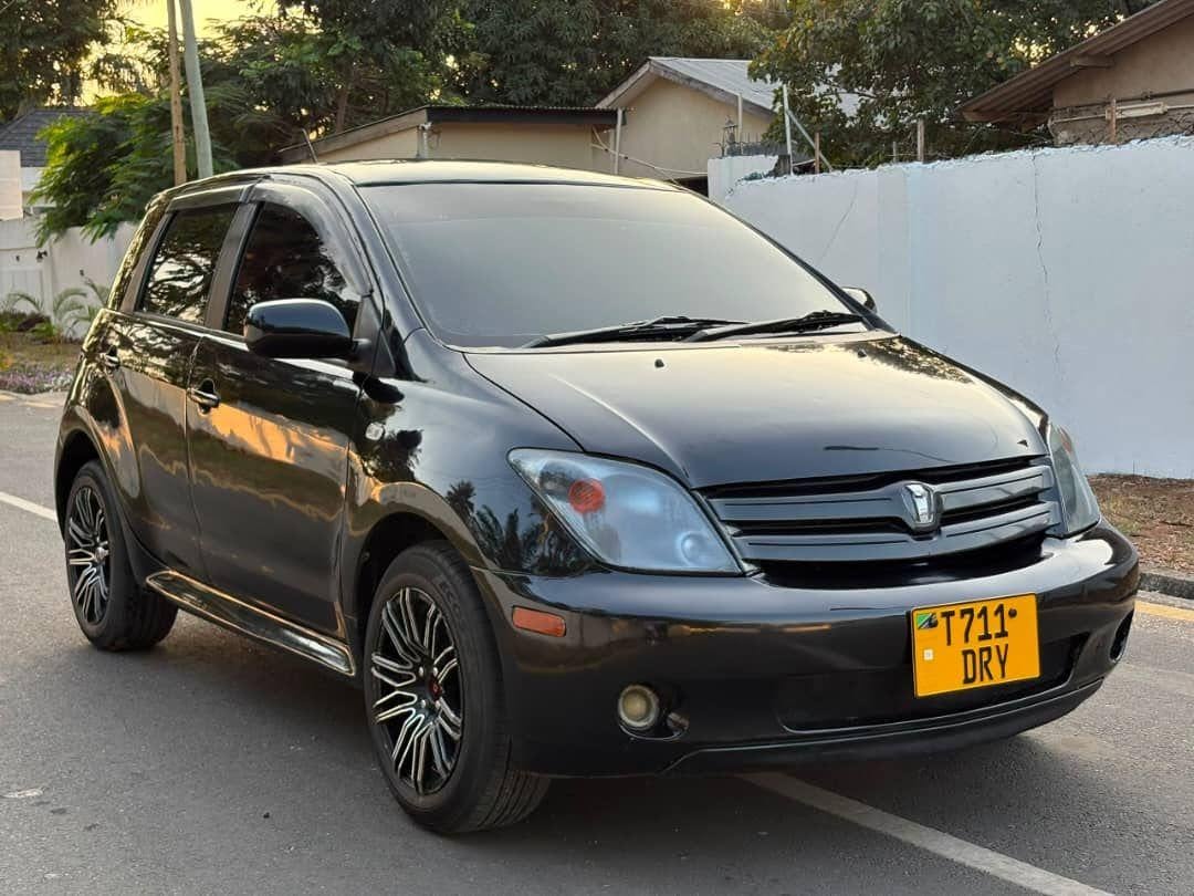 A picture of TOYOTA IST