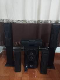 A picture of 5 speakers sound system 235k Sound bar with all outputs