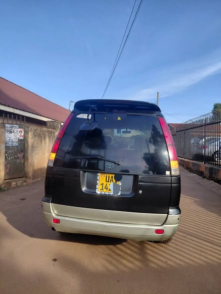 A picture of Toyota noah