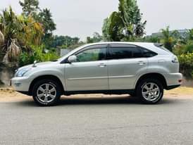 A picture of TOYOTA HARRIER