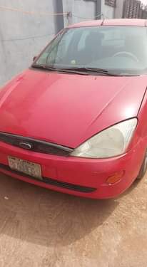 A picture of Ford focus red