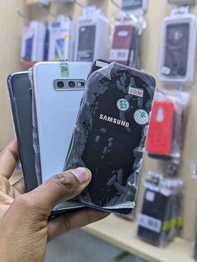 A picture of  SAMSUNG GALAXY S10E 330K TU
