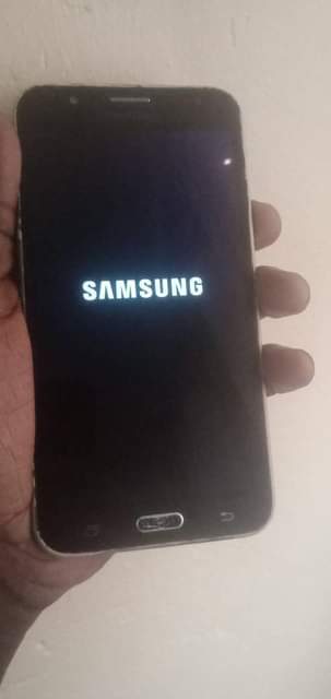 A picture of Samsung J7