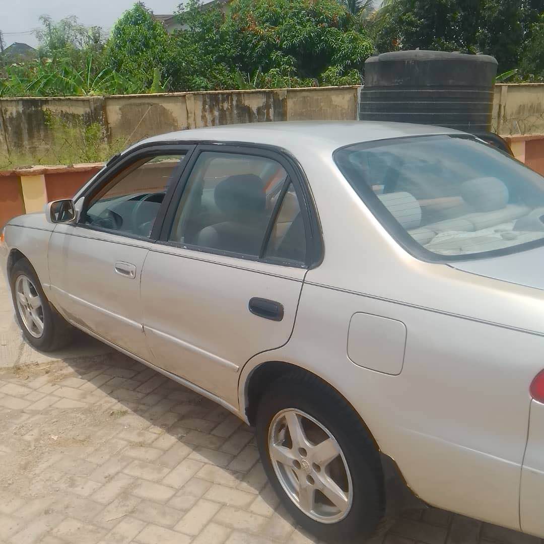 A picture of Toyota Corolla 2001