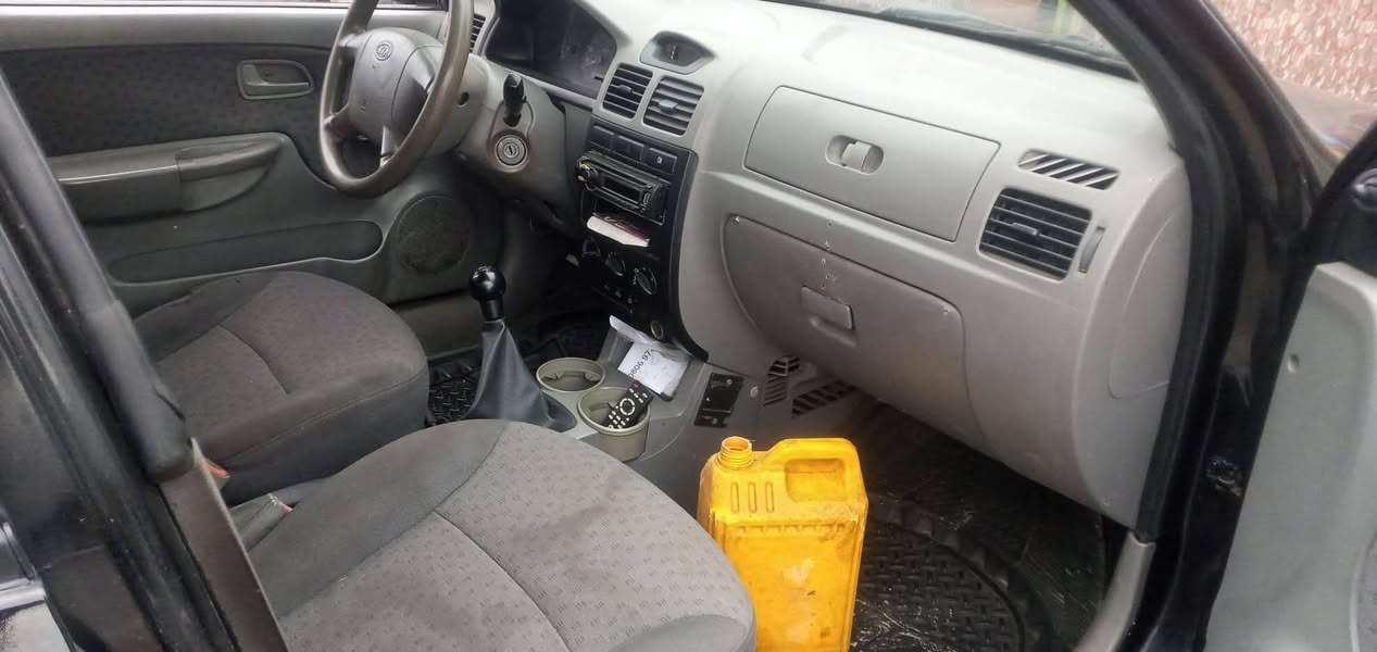 A picture of KIA ceranto manual transmission Engine have tapping noise Interior is