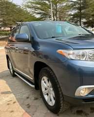 A picture of FOREIGN USED 2013 TOYOTA HIGHLANDER LIMITED Thumbstart Navigation System Reverse