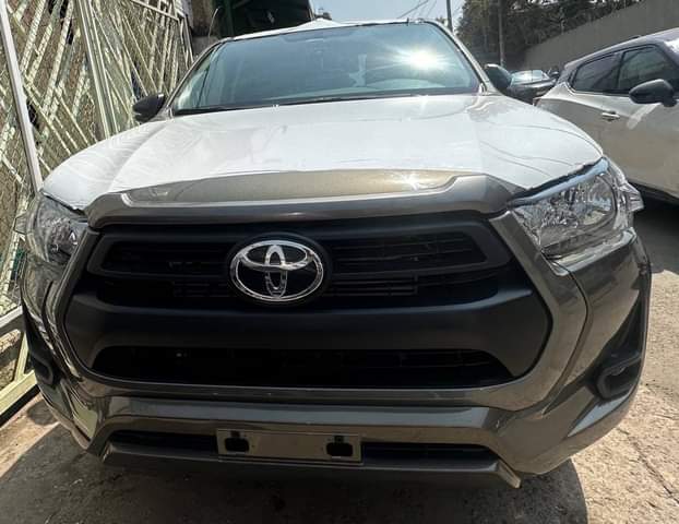 used toyota hilux