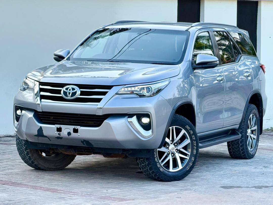 A picture of TOYOTA FORTUNER PUSH TO START 